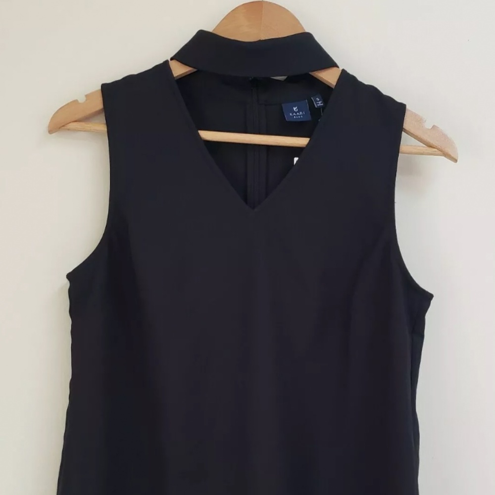Kari blue choker neck black sleeveless v neck top. NWOT